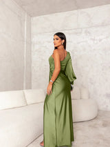 Silvia - Vestido Satinado Deslumbrante