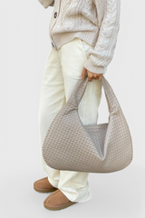 https://cdn.shopify.com/s/files/1/0925/6445/5798/files/Soera-Bag-Tasche-Large-Beige-Photoroom_941d6cc4-608f-4c70-8018-488f3475bd01.png?v=1757441374