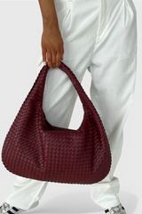 https://cdn.shopify.com/s/files/1/0925/6445/5798/files/Soera-Bag-Tasche-Large-Burgundy-Photoroom_50ebad11-95b7-4000-ba44-0676ce1bb0ac.png?v=1757441374