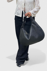 https://cdn.shopify.com/s/files/1/0925/6445/5798/files/Soera-Bag-Tasche-Large-NavyBlue-02-Photoroom_7e1efea0-5bba-434b-8e75-f08380147cd6.png?v=1757441374