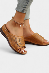 Inela - Sandalias Ortopédicas con Diseño Perforado y Plantilla Acolchada