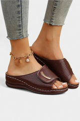 Inela - Sandalias Ortopédicas con Diseño Perforado y Plantilla Acolchada