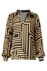 https://cdn.shopify.com/s/files/1/1007/1746/1833/files/imgi_127_25579-Zwart-en-Goud-Grafische-geprint-Top-met-Kraag-Black-Camel-6.jpg?v=1775523954