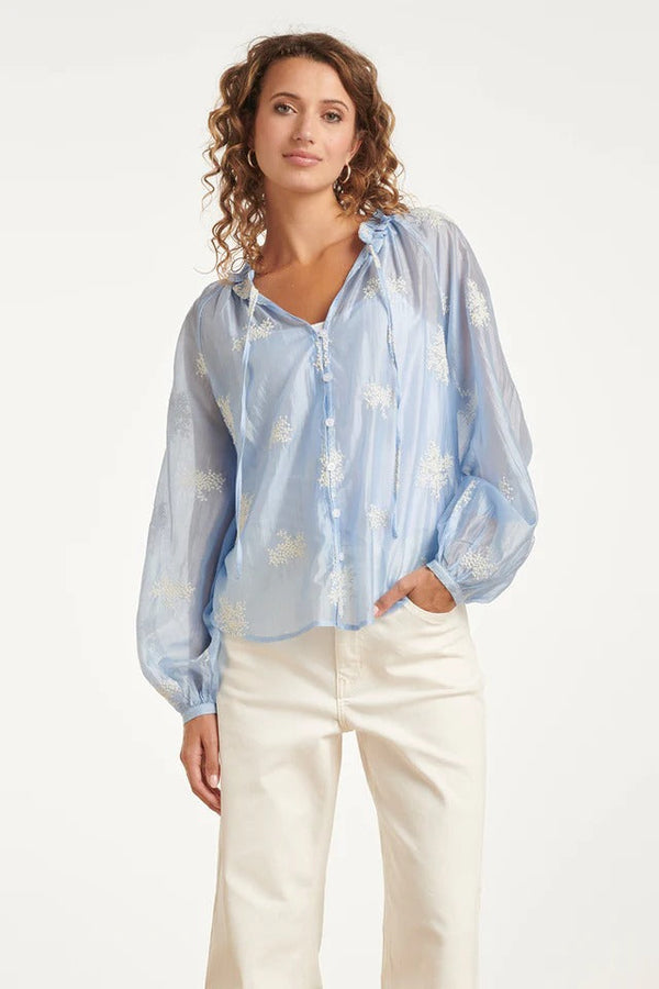 https://cdn.shopify.com/s/files/1/1007/1746/1833/files/imgi_48_Luchtige-Boho-Blouse-Met-Geborduurde-Print-Light-Blue.jpg?v=1775600081