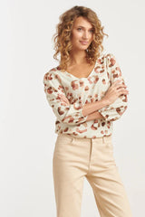 https://cdn.shopify.com/s/files/1/1007/1746/1833/files/imgi_52_25164-e-Animal-Print-Top-Met-V-Hals-Sand-Muticolour-4.jpg?v=1775436639