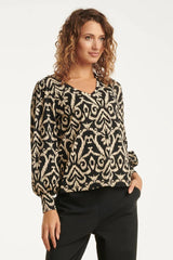https://cdn.shopify.com/s/files/1/1007/1746/1833/files/imgi_53_25813-Travel-Top-Met-Aztec-Print-Black-Sand-4.jpg?v=1775592257