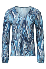https://cdn.shopify.com/s/files/1/1007/1746/1833/files/imgi_54_25683-Damesgetailleerd-Zig-Zag-Geprint-Top-Light-Blue-Grey-6.jpg?v=1775599009