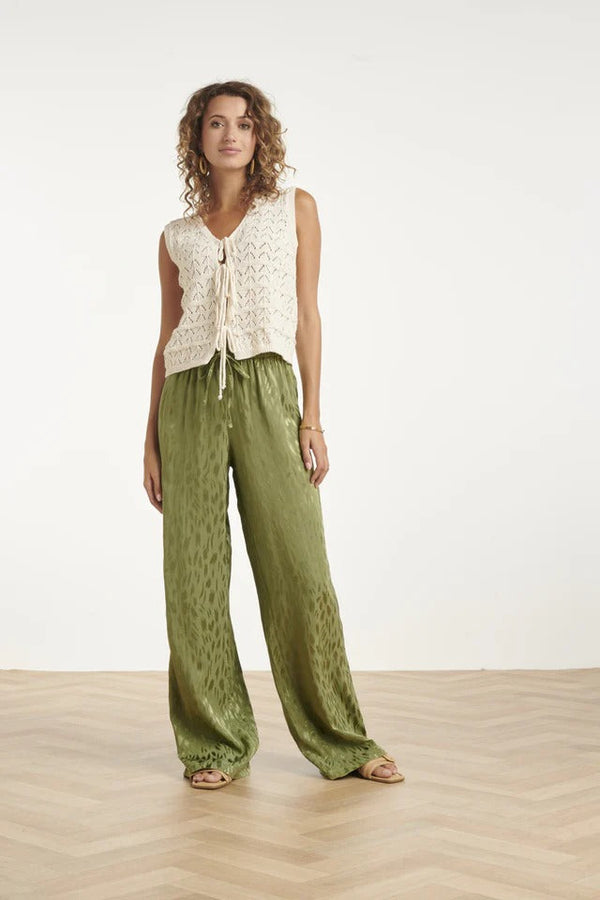 https://cdn.shopify.com/s/files/1/1007/1746/1833/files/imgi_58_Gebreide-Top-Met-Trendy-Vetersluiting-Off-White.jpg?v=1775569520